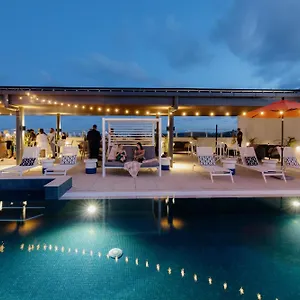 Hotel Express & Sunshine Coast By Ihg